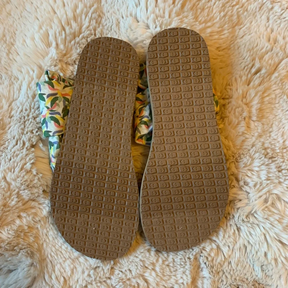 NWT Sanuk sandals - Picture 2 of 4